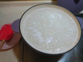 step2: 水煮滾 加入米飯轉小火慢煮