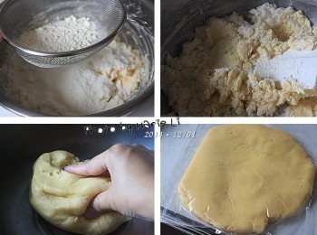 step3: 麵粉過篩入鋼盆中
與<span class="group_1">食材</span>一起用刮棒拌勻成糰
再將捏合成糰的塔皮麵糰放進塑膠袋中
收進冰箱冷藏半個小時讓麵糰變硬