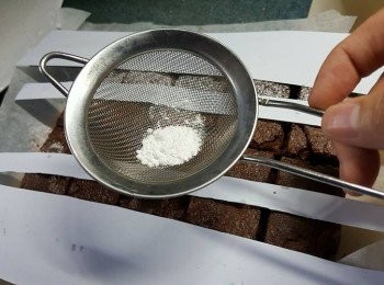 step8: 灘凍後可灑上適量防潮糖霜即可(防潮糖霜可於烘焙店購買)