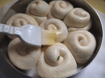 step6: 卷好放入模,掃上牛油