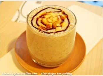 step5: 最後再淋上焦糖醬，即可立即享用營養豐富的健康飲品。