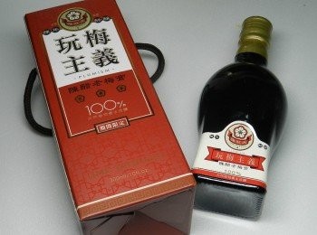 step7: 梅狀元陳醋老梅膏是，由日本引進世界獨家老梅加上老醋配方所製成，是市面上一般梅汁或是梅醋的升級版，遵循古法釀漬，歷經10年發酵才能製成，質地非常溫和，大人小孩都適合！ 100%純天然，SGS檢驗通過，無毒、無藥、無添加任何化學成份！而且是鹼性的<span class="group_1">食材</span>，可以平衡身體的酸鹼質，是一種養生的健康食品喔！價格又很親民！
