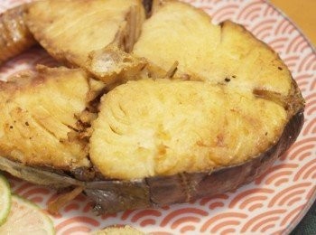 step3: 表面金黃恰恰的耶~~~ 跟煎的口感一模一樣而且完全不需要油耶^^b 沾上一些胡椒粉...讚啦!!!!