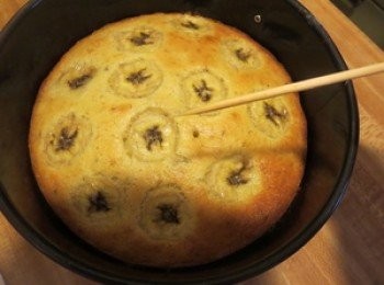 step6: 烤后拿出，用竹簽插進蛋糕中間拔上來沒粘狀物就代表可以了。