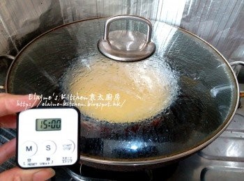 step7: 放入鑊中蓋上蓋用中火蒸15分鐘 , 熄火唔好開蓋再焗5分鐘