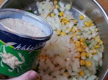 step3: 將材料加入，拌勻。