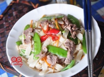 step6: 來一碗養生不失美味的【苦茶油炒牛肉板條】吧!