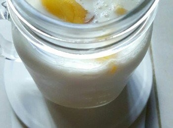 step2: 將所有材料放入杯，加蓋搖勻