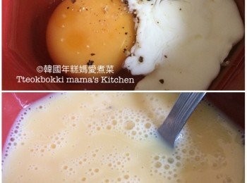 step2: 把兩隻蛋與1湯匙牛奶、少許鹽和黑胡椒粉發勻待用。
這時可準備一塊烤至酥脆的多士。