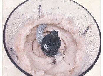 step2: 加入鹽，糖，胡椒粉關蓋開機攪拌3分鐘