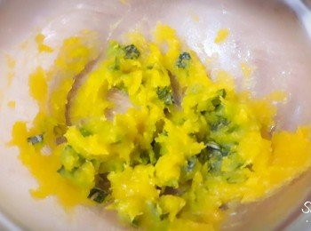 step3: 把已熟的南瓜用叉子壓成泥