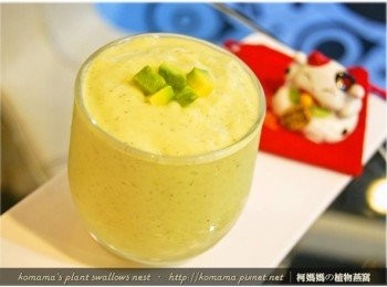 step4: 最後用果汁機將所有<span class="group_1">食材</span>充分攪拌均勻，即可立即享用！
每周不定時喝上一杯，補充營養之外，也有益體內腸胃道。