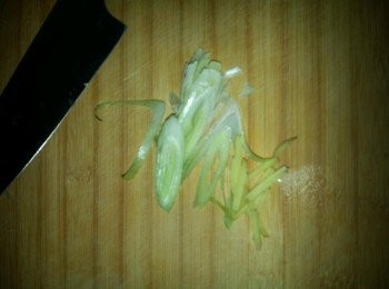 step2: 蔥薑蒜切好。