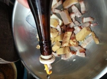 step8: 讚晒紹興酒炒勻