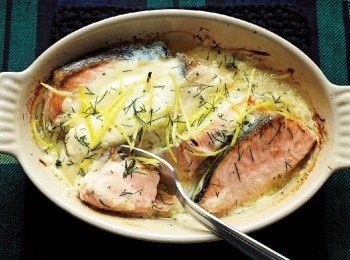 step1: -準備-
鮭魚切成2等分後撒上<span class="group_2">A</span>。洋蔥切成細絲。把<span class="group_3">B</span>混合均勻。小烤箱稍微預熱一下。