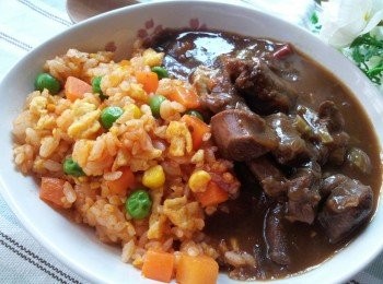 step11: 把炒飯和燴牛肉擺一起即可