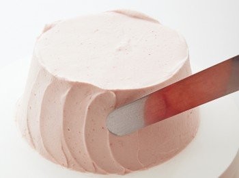 step7: 使用抹刀的前端，從側面下方往上滑，做出造型。