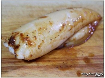 step9: 接著稍微放涼至不燙手時即可分切成適當大小後盛盤 接著再將巳收成稠狀的醬汁淋上即可上桌