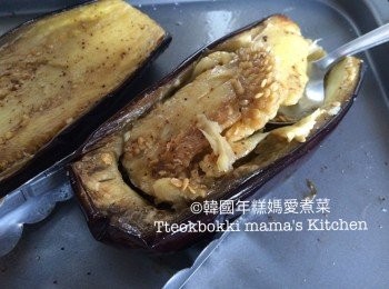 step3: 茄子取出後將茄子肉挖出，