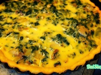 step11: 把餡料平均放入批中，再用匙羹逐少逐少加入蛋汁，小心溢出呀。