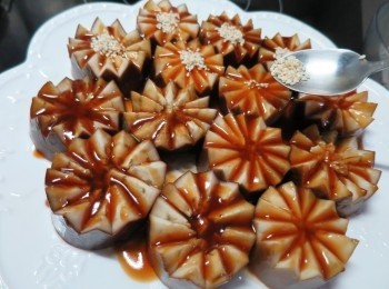 step5: 於茄子中間加上已經炒香的白芝麻即可