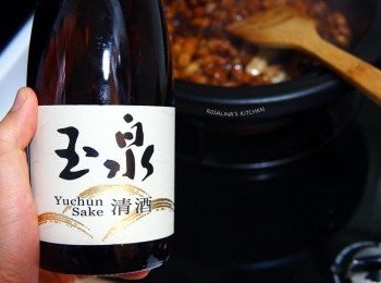 step7: 7.入一些清酒。適量就好。