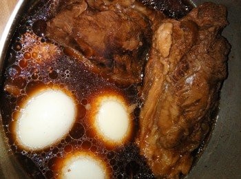 step5: 也可做日式风味的醬汁--醬油：味淋：水=1:1:3，混在一起煮開備用泡蛋