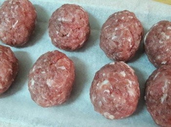 step5: 塑形好的漢堡放到冰箱中冷藏30分鐘 , 讓漢堡休息一下