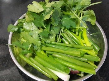 step6: 蔥段，芫茜