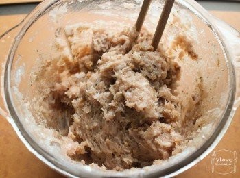 step4: 加入<span class="group_2">醃料</span>拌均至起膠, 放入雪櫃(不是冰格) 雪30分鐘