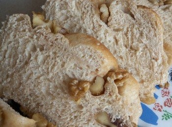 step3: 放入已預熱焗爐用180度焗25分鐘。(如中途麵包面已轉金黃色，可加蓋錫紙)