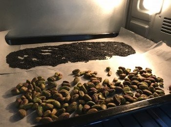 step1: 芝麻同開心果焗香
170度10-15分鐘