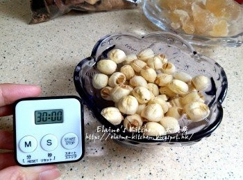 step7: 蓮子沖洗乾淨 , 加水浸30分鐘