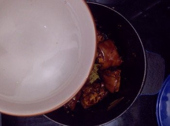 step7: 最後加水，加蓋煮沸後轉小火煮2小時
之後開蓋，大火煮至收汁即成