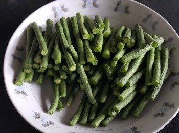 step2: 豆角清洗後切段