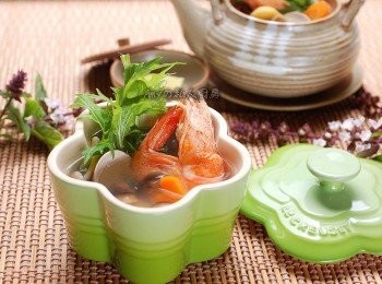 step7: 充滿日式風味的湯品,在冷颼颼的天喝上熱熱一壺,真的會讓人全身都暖呼呼呢~