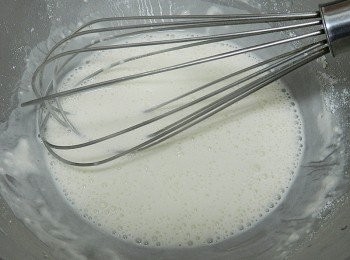 step1: 麵粉跟水、鹽攪勻