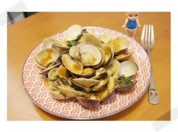 step6: 快速完成的九層塔番茄炒蛤犡~~ 真的好香耶&gt;/////