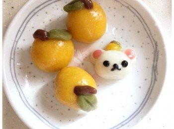 step5: 將湯丸放落熱水，煲至湯丸浮起便熟透。撈起，放落凍水一會，再撈起，便完成。