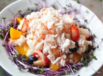 step6: 接著鋪上剁碎的鮮蝦