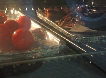 step6: 放入焗爐220與豬肋條一同焗7-8分鐘便可。