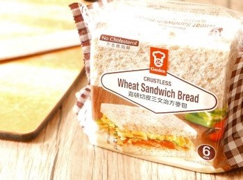 step2: 使用嘉頓切皮三文治方麥包，因為麵包已切邊，所以成品不會烤得有些硬又有些軟，每條都脆卜卜！