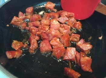 step2: 葡腸下PAN 加熱, 炒香盛起