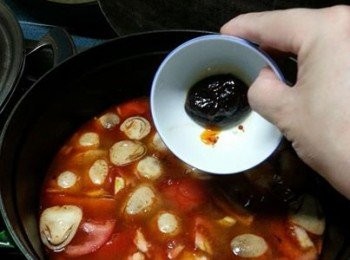 step18: 再落泰辣椒膏煮滾