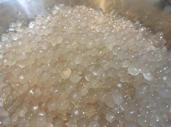 step9: 然後撈起用凍水沖下，隔水備用