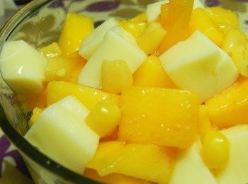 step2: 灑上玉米粒