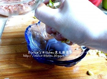 step5: 剁好的大豆芽渣乾水份