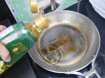 step5: 起鍋，下油燒熱（油可多一點點）