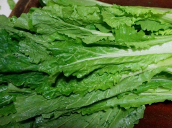 step3: 小白菜清洗乾淨，瀝幹水。