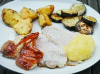 step6: 下牛油及糖與蘋果拌勻，再用中火煮，不停攪拌至蘋果成濃稠果泥即可（蘋果會變軟成泥，不同攪拌器的）